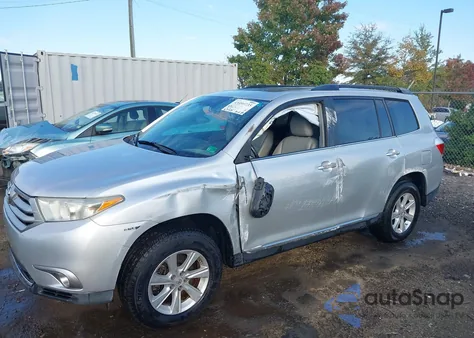 2011 Toyota Highlander Se V6 z USA, uszkodzony, nr VIN 5TDBK3EH6BS044846
